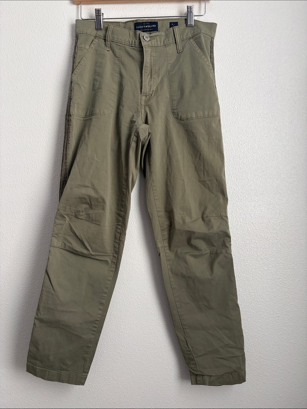 Lucky Brand Women’s Olive Cargo straight legged Pants